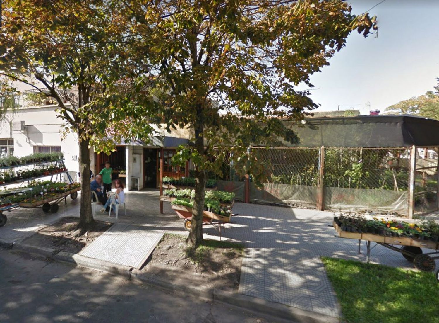 Entró a robar en un vivero, tomó rehenes y mató a dos personas