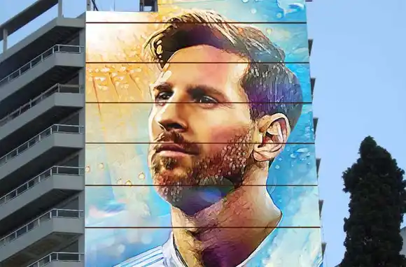 Homenaje a Messi: comenzaron a pintar un mural de 70 metros en pleno centro de Rosario
