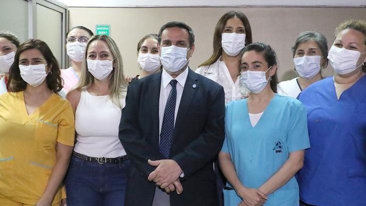 Medina Ruiz asistió al Hospital Néstor Kirchner para acompañar el alta de tres pacientes que recibieron trasplantes de médula ósea.