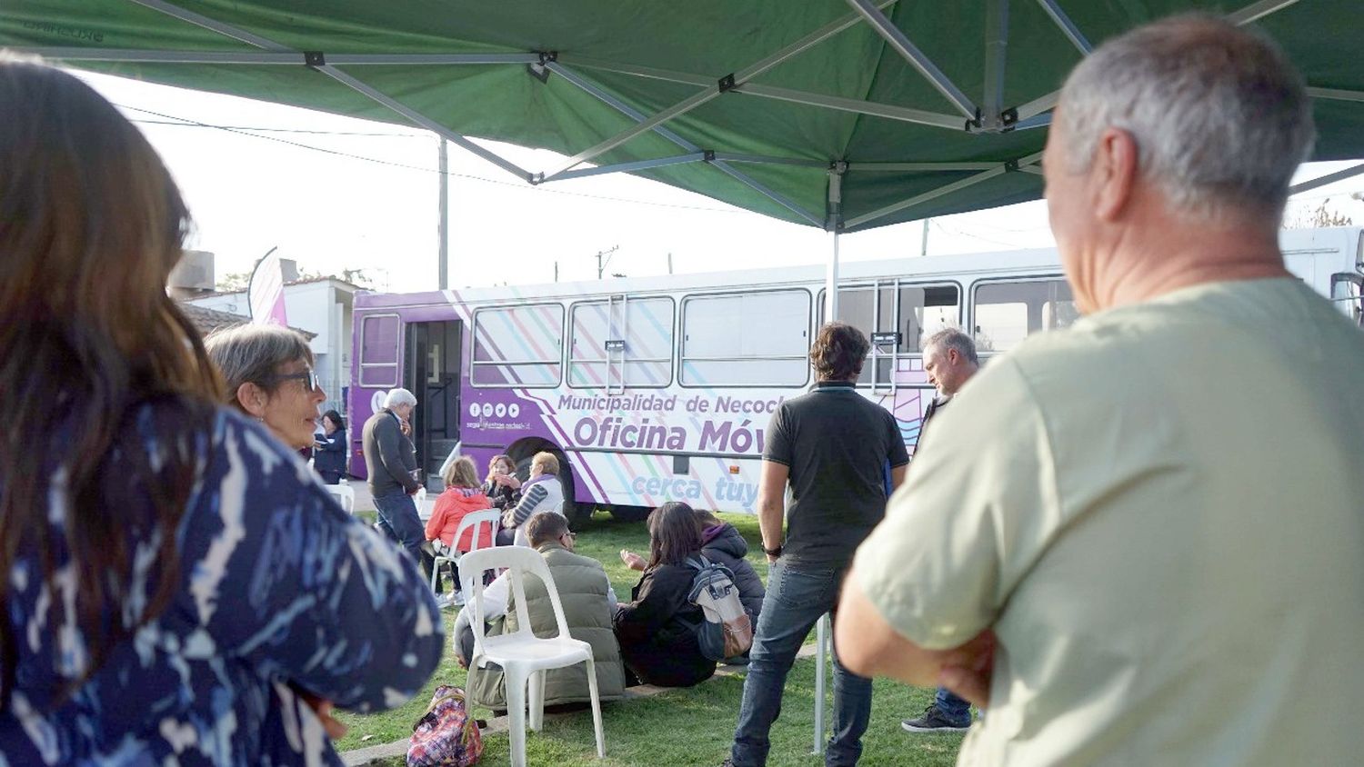 Por los barrios. La campaña de vacunación acompaña a la oficina móvil
