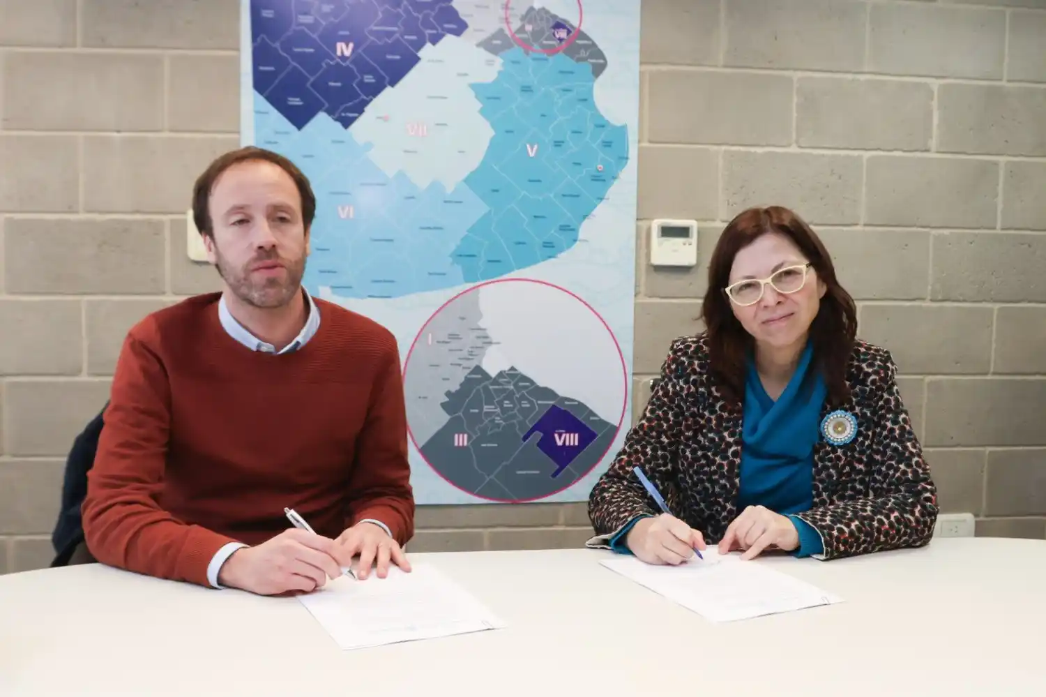 Silvina Batakis y Pablo López suscribieron el contrato.