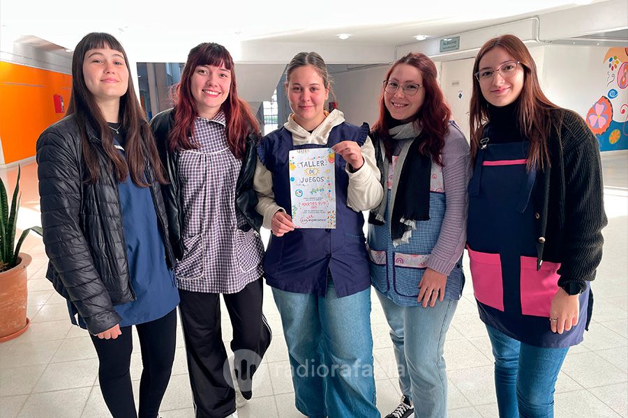 Valentina, Victoria, Romina, Ariana - estudiantes del Profesorado de Educación Inicial | Taller de juegos para niños y niñas en el ISP2 | Organizan alumnos del Profesorado de Educación Inicial