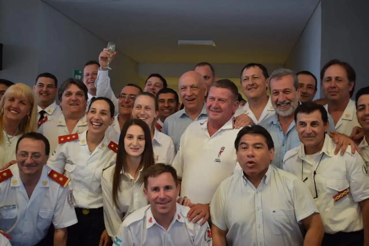 Bonfatti se reunió con los bomberos de Gálvez