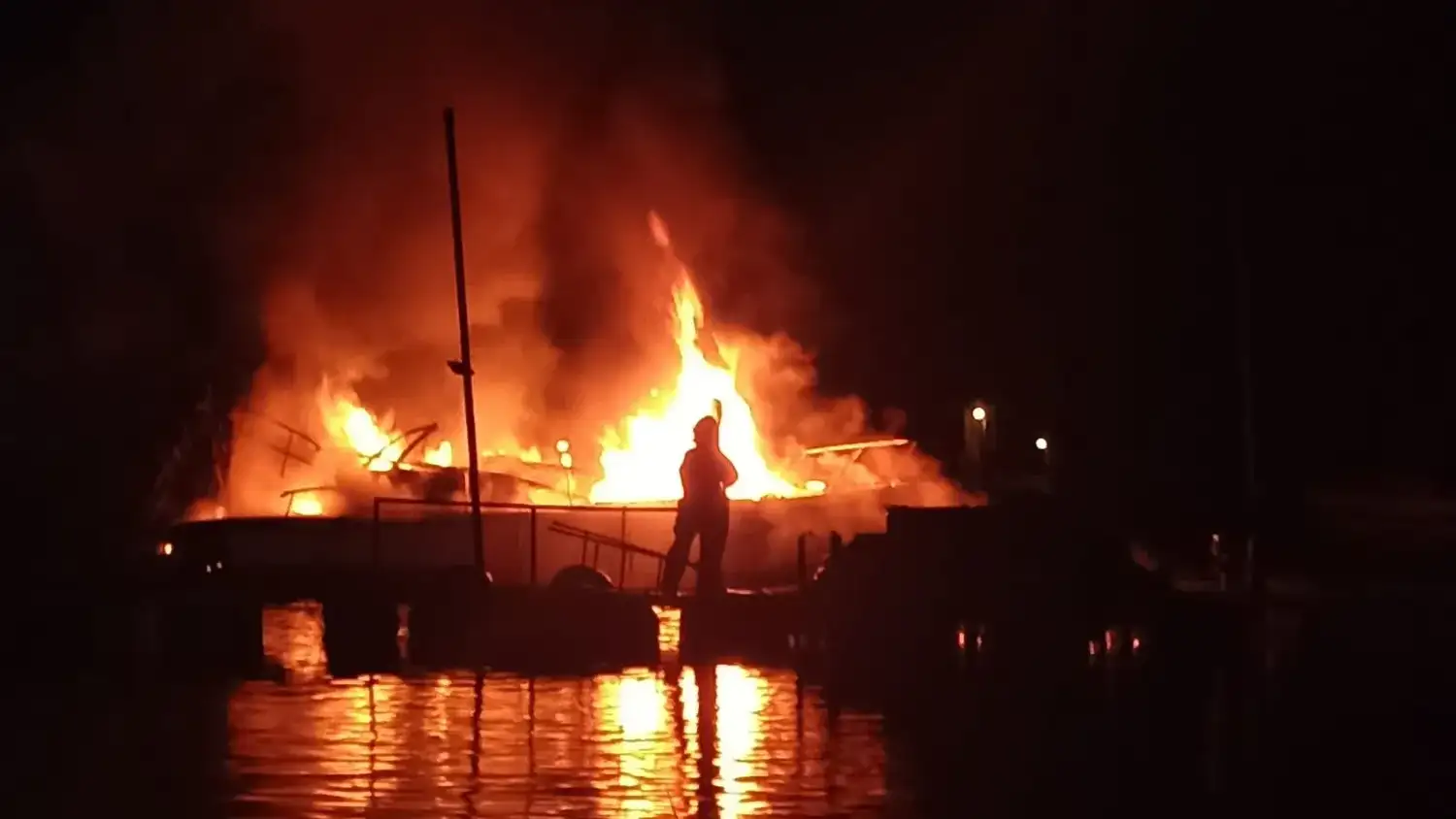 Una persona está en terapia intensiva por la exploción de la embarcación en el río Gualeguaychú
