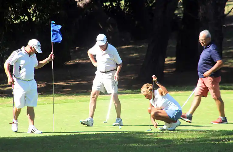 Un 0 Km se juega en golf por la copa centenario “Ecos Diarios”