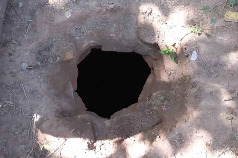 Rescataron a un niño de 2 años que cayó a un pozo negro de 4 metros en La Puerta