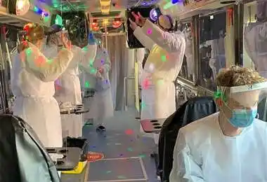 PARTY BUSES prueba de covid en medio de una fiesta