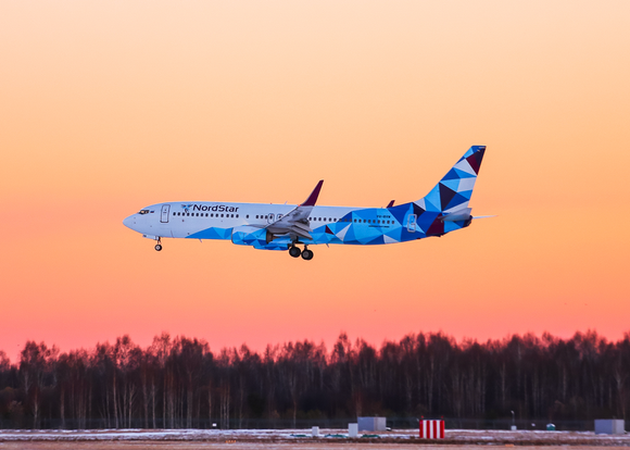 Una aerolínea rusa ordenó 5 SSJ 100 y 10 MC 21