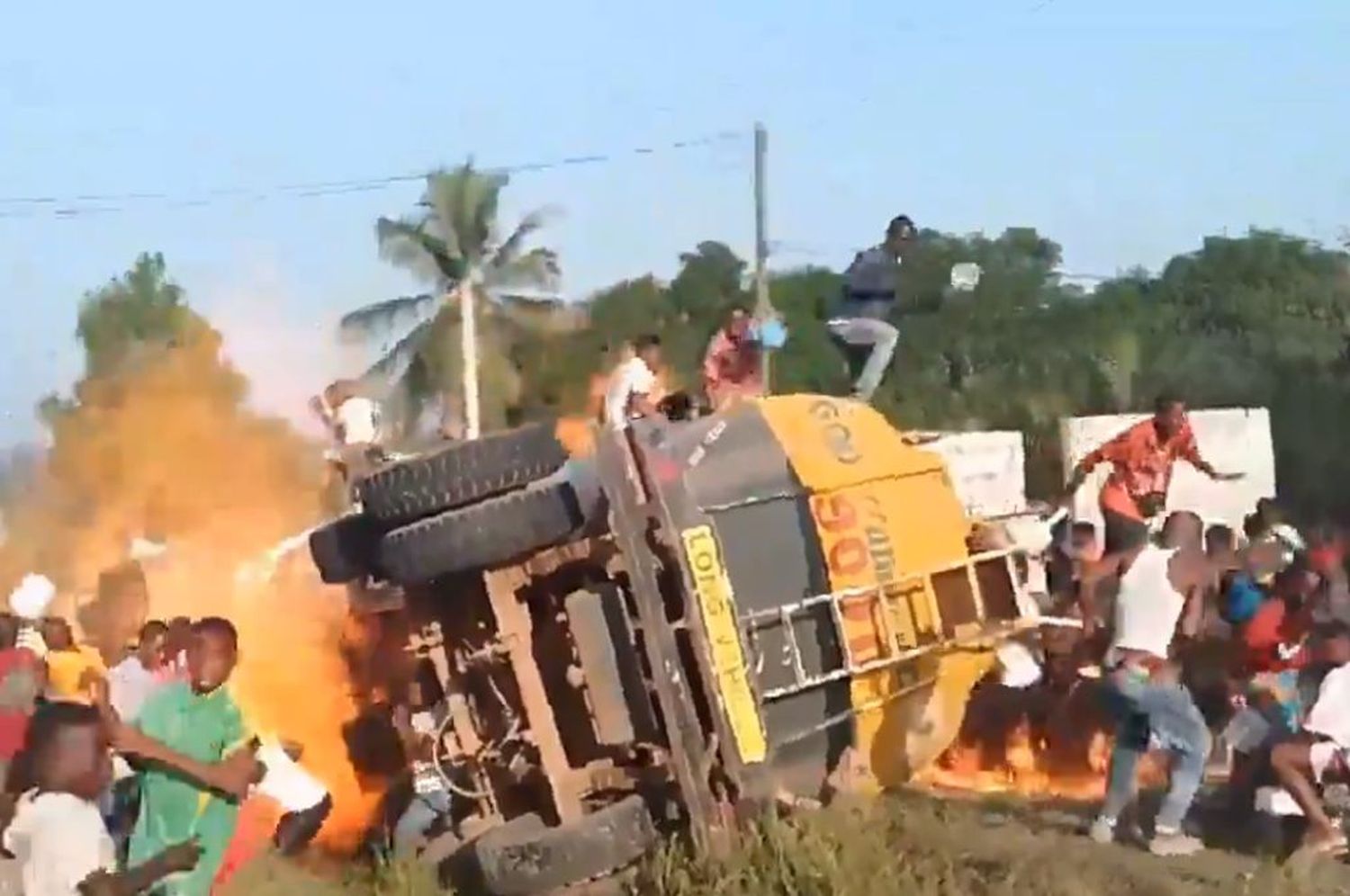 Explosión de camión con combustible