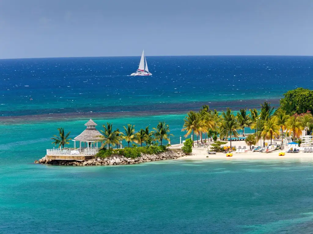 Gustavo Petro propone que la isla San Andrés sea destino de turismo estético