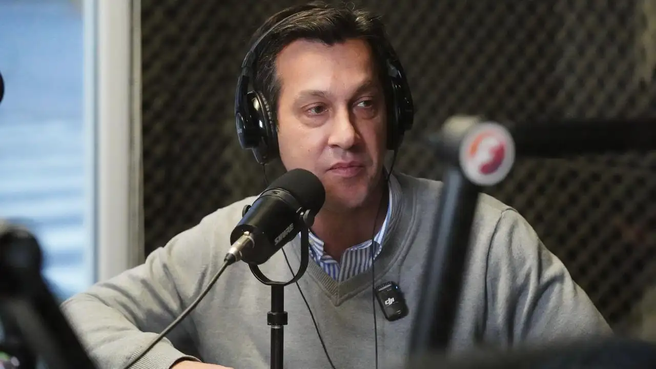 El jefe comunal visitó Ecos Radio para repasar temas clave de la agenda local