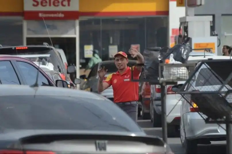 Hace varios días que se registra falta de combustible.