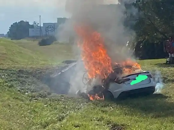 Despiste fatal en ruta 2, altura Lezama: Dos muertos tras el incendio de un auto