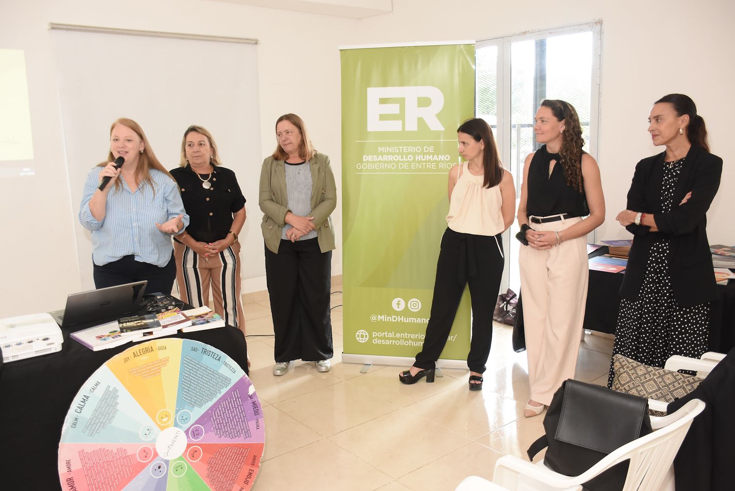 Capacitan en educación emocional a docentes de nivel inicial