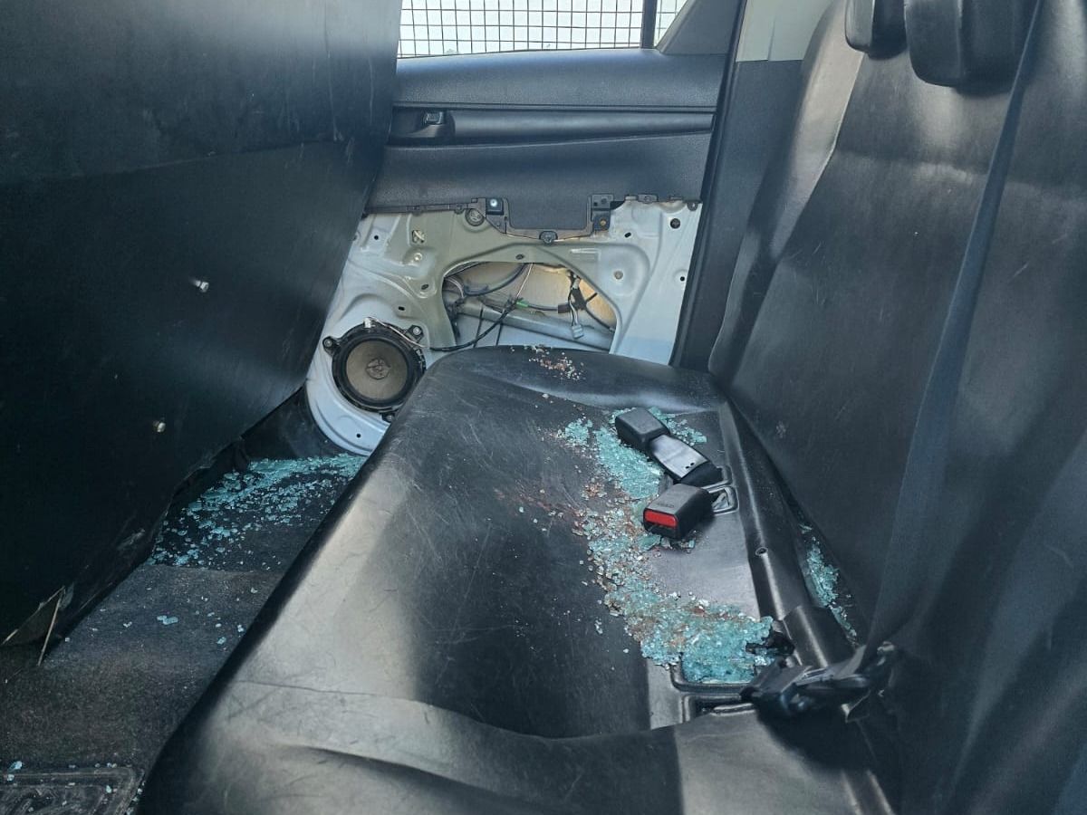 El joven de 25 años fue imputado por “lesiones leves” y "daño agravado”, y remitido a la Unidad Penal N° 44 de Batán.