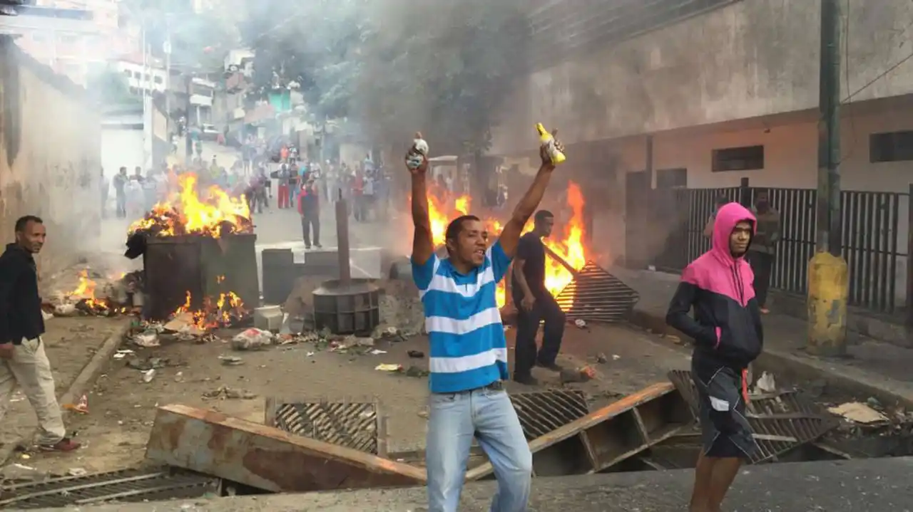 Tensión en Venezuela: militares se sublevan contra Maduro