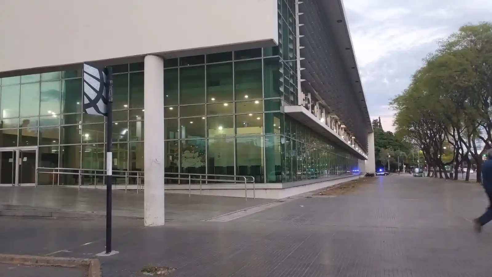 Investigan una balacera contra una casa ubicada a metros del Heca