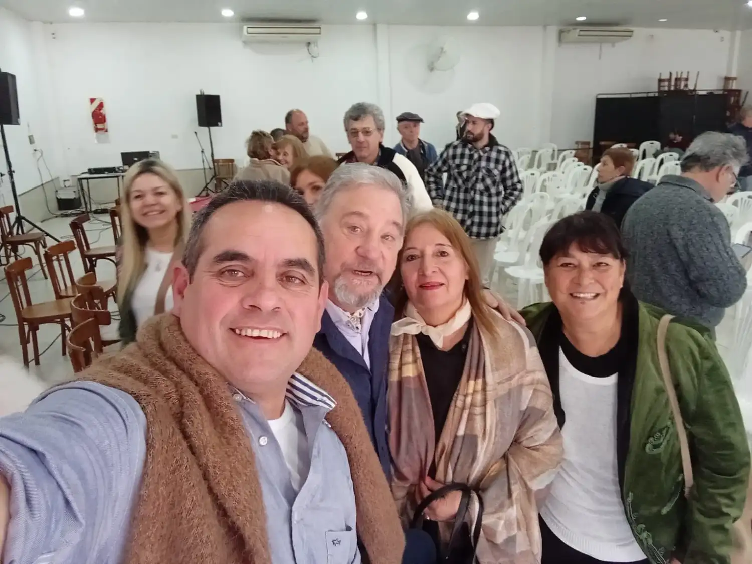 Congreso de la vergüenza , sin debate.Un partido sin rumbo !!