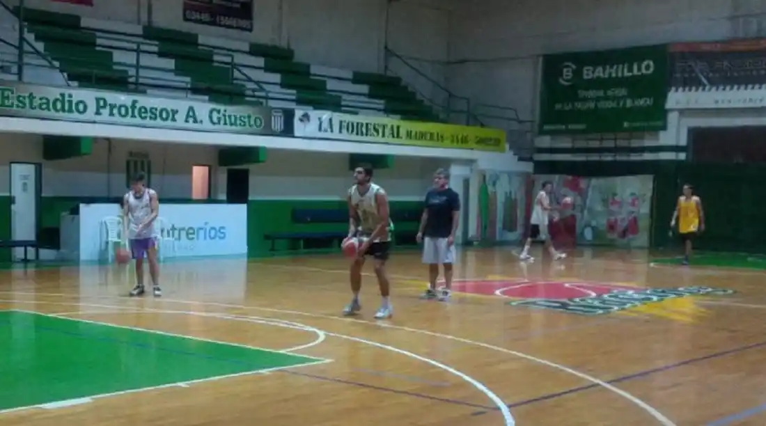 Con caras nuevas y sus figuras conocidas, Racing empezó los entrenamientos