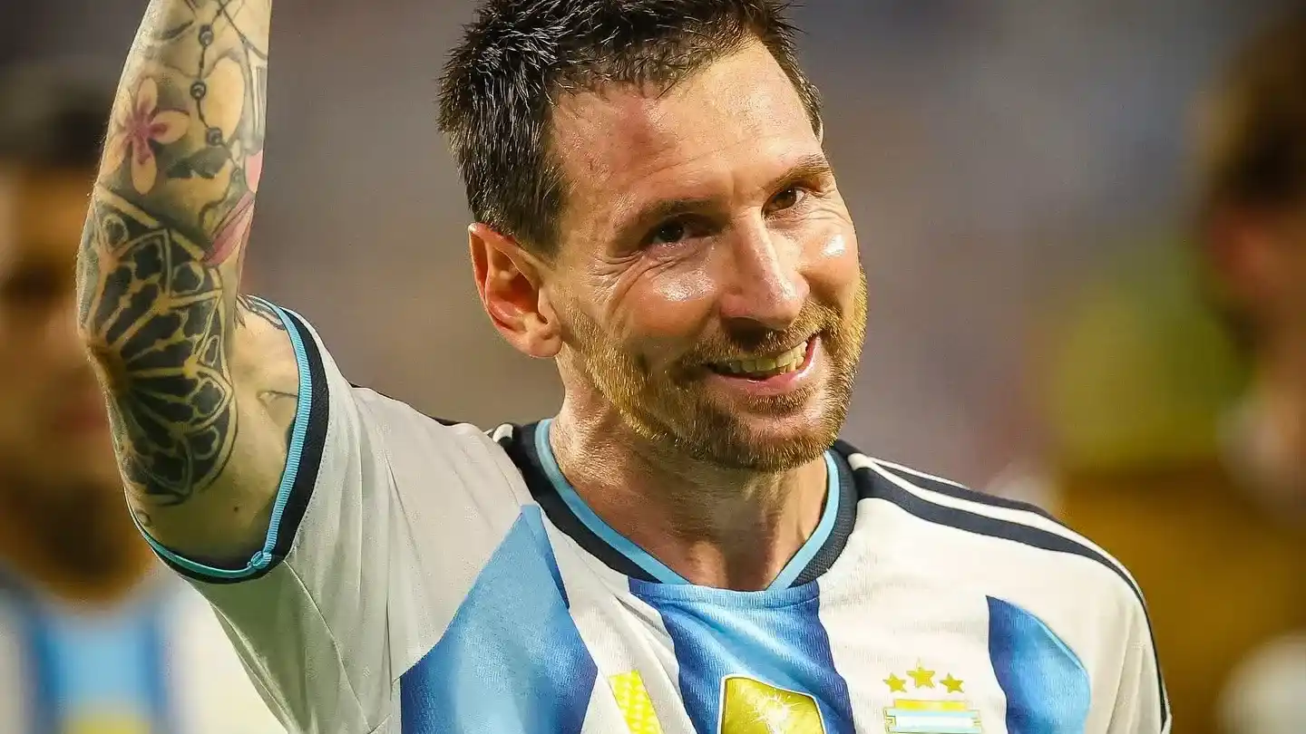 Messi va por otro final con sonrisas.