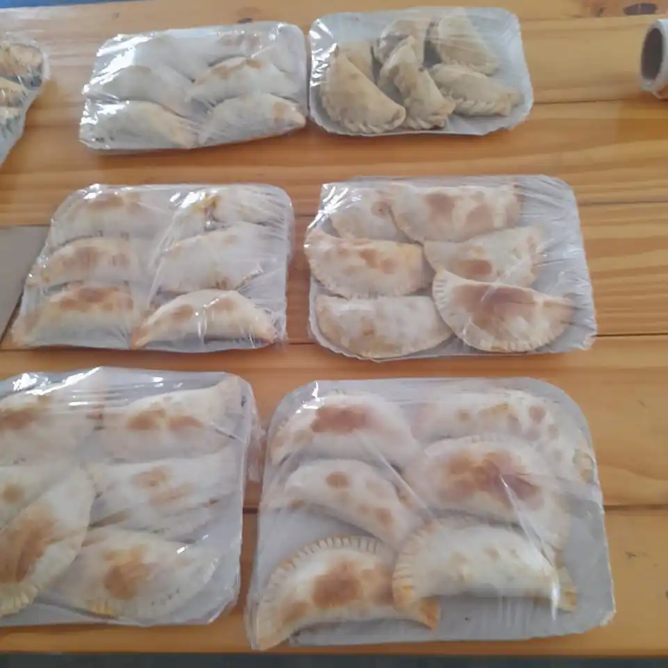 Gran venta de empanadas solidaria organizada por el Grupo Amistad