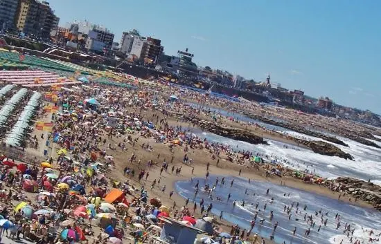 Miles de turistas reciben la Navidad en Mar del Plata