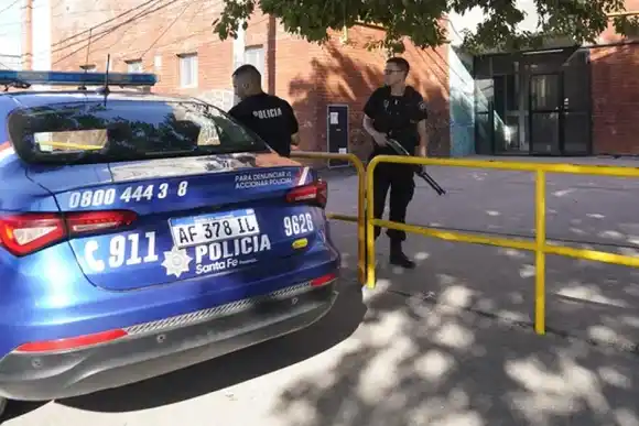 Balearon dos escuelas: Amsafé Rosario desobliga este martes y concentra frente a Gobernación