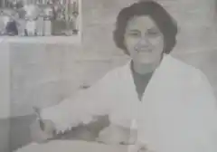 “Acá, también murió una reina. Su nombre, JULIA ELSA MEO DE BELLO, Ex directora
de la Escuela N° 22