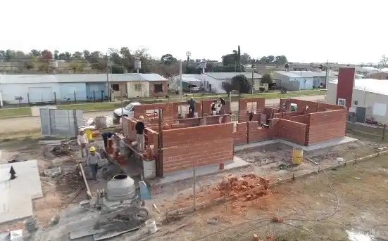 Construyen seis viviendas para docentes entrerrianos