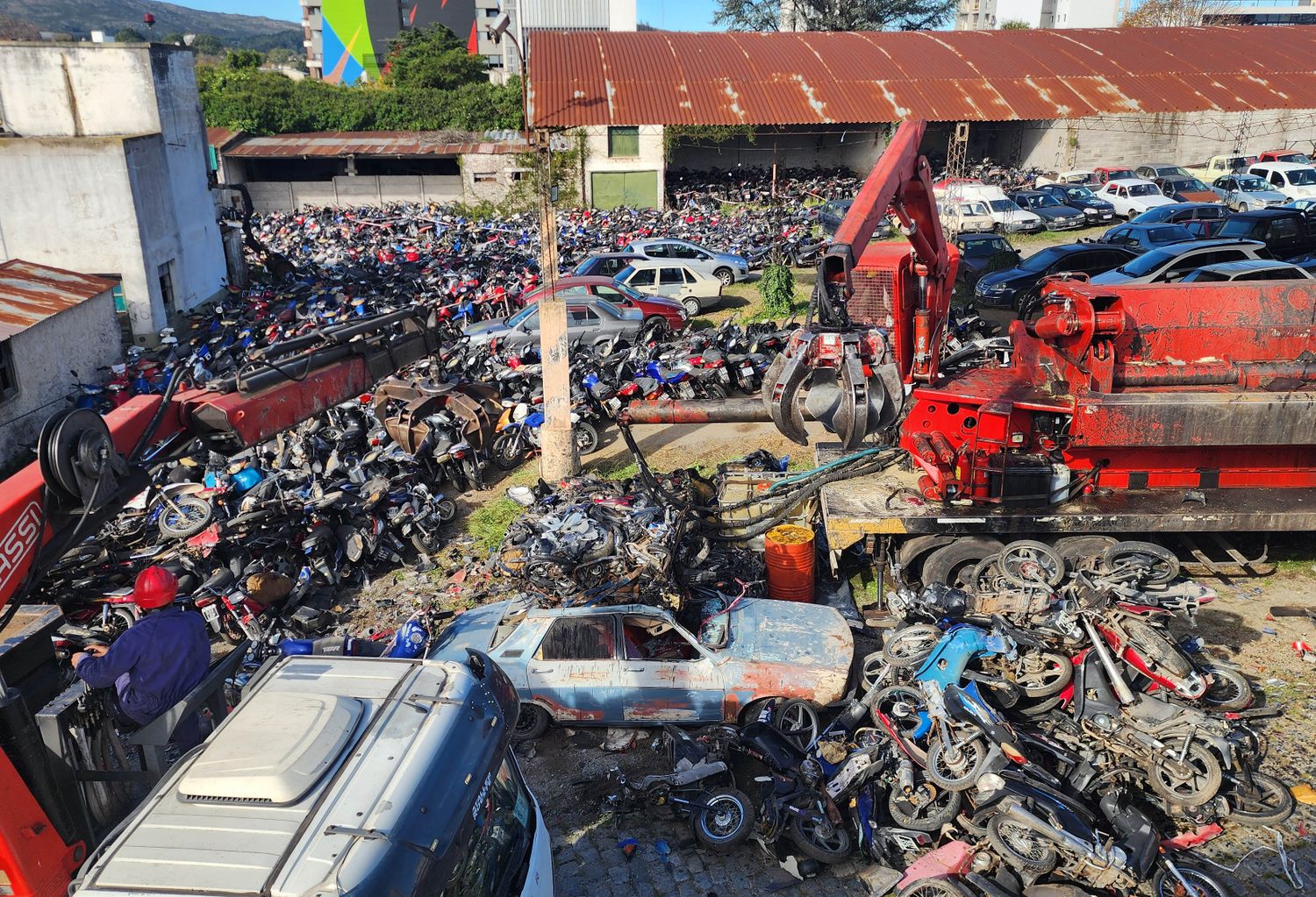 El Municipio inició la compactación de vehículos en el predio de Santamarina 450