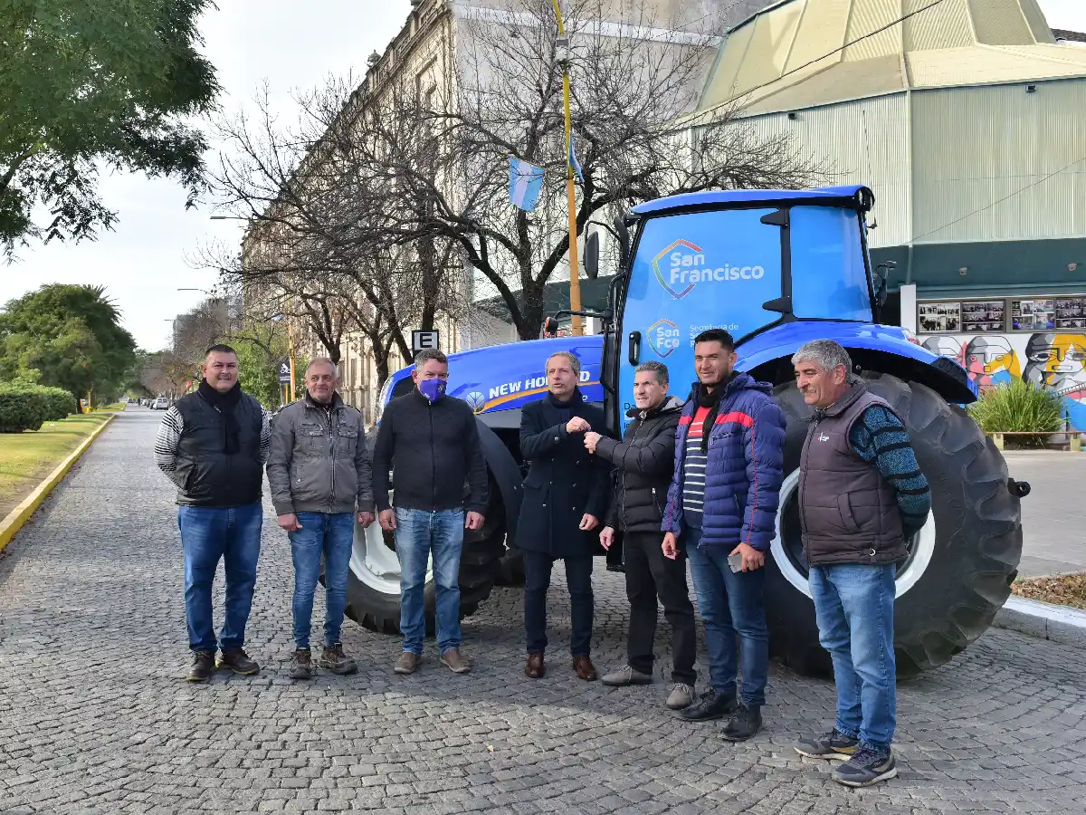 Bernarte presentó dos nuevas unidades para servicios públicos