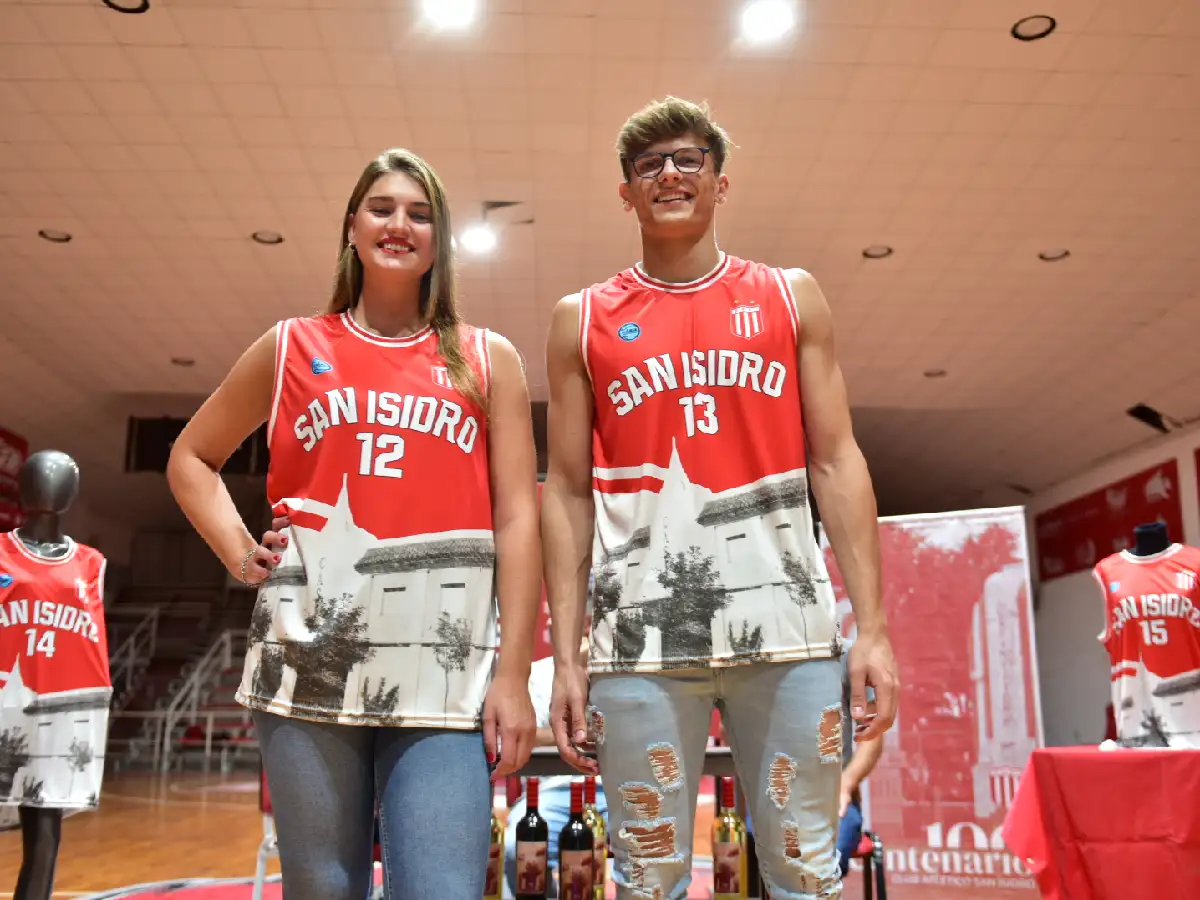 San Isidro presentó la camiseta, el libro y el vino de los 100 años