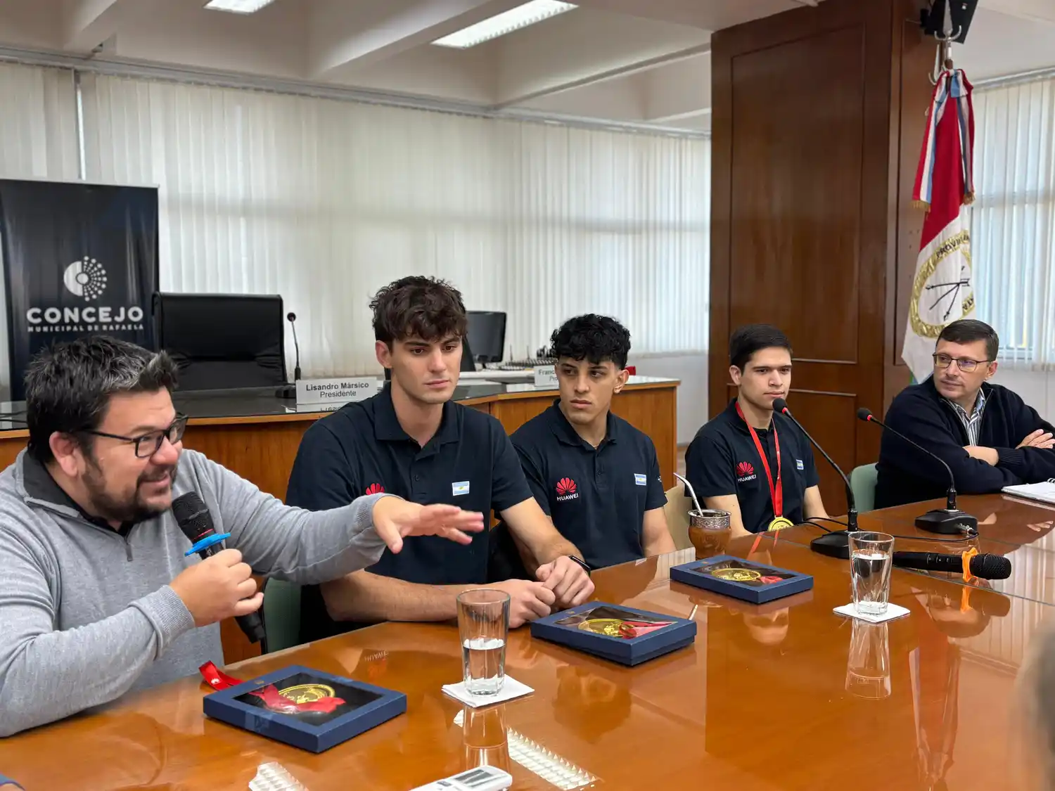 Orgullo rafaelino: los estudiantes premiados en China compartieron su historia con los concejales