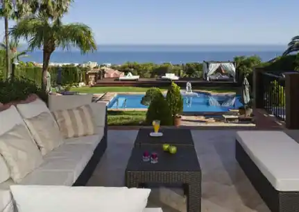 Este es el porche con una vista increíble de la casa de Novak Djokovic