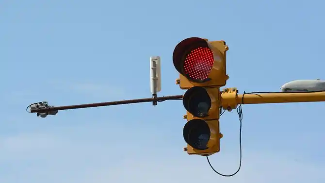 Varios semáforos no funcionan en la ciudad por cortes de energía