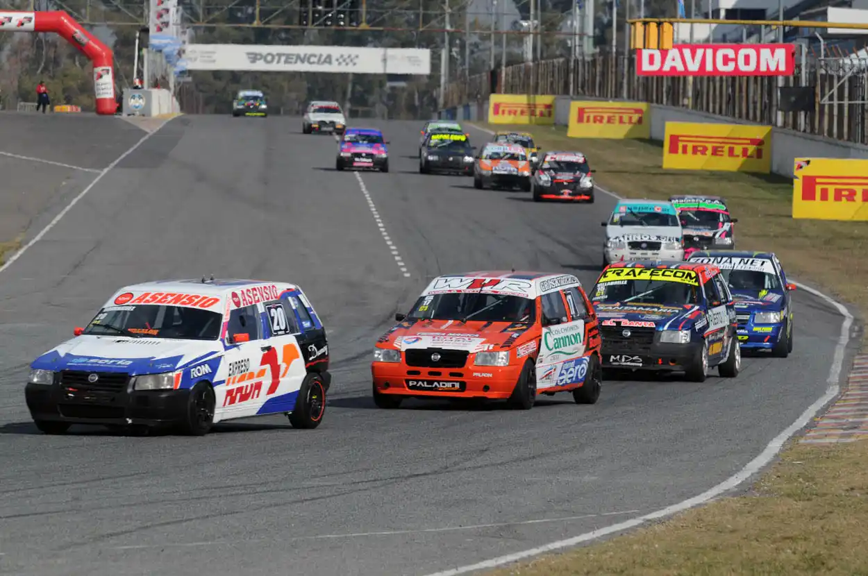 Turismo Pista: “Pescadito” Domínguez tuvo que largar desde boxes, pero avanzó y cerró bien un fin de semana complicado