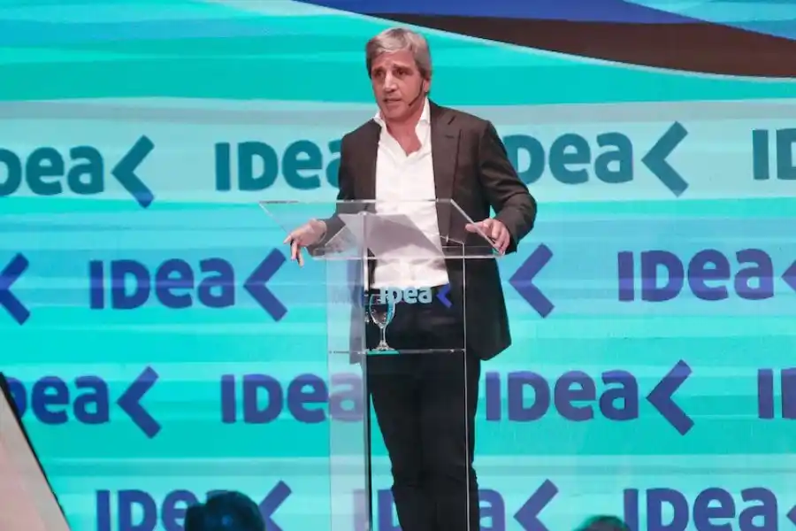 LUIS CAPUTO EN IDEA.jpg