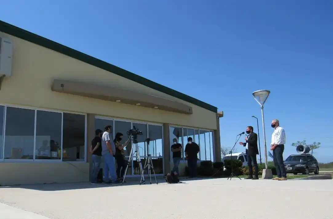 Larroque ingresó en la categoría de "transmisión por conglomerados"