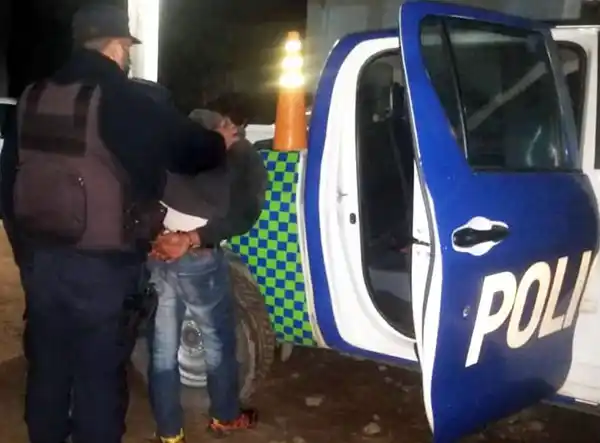 Condenado por robos, le dieron arresto domiciliario y lesionó a golpes a su pareja