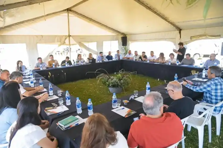 Dirigentes entrerrianos delinearon una agenda federal y productiva en un encuentro en Aldea San Antonio