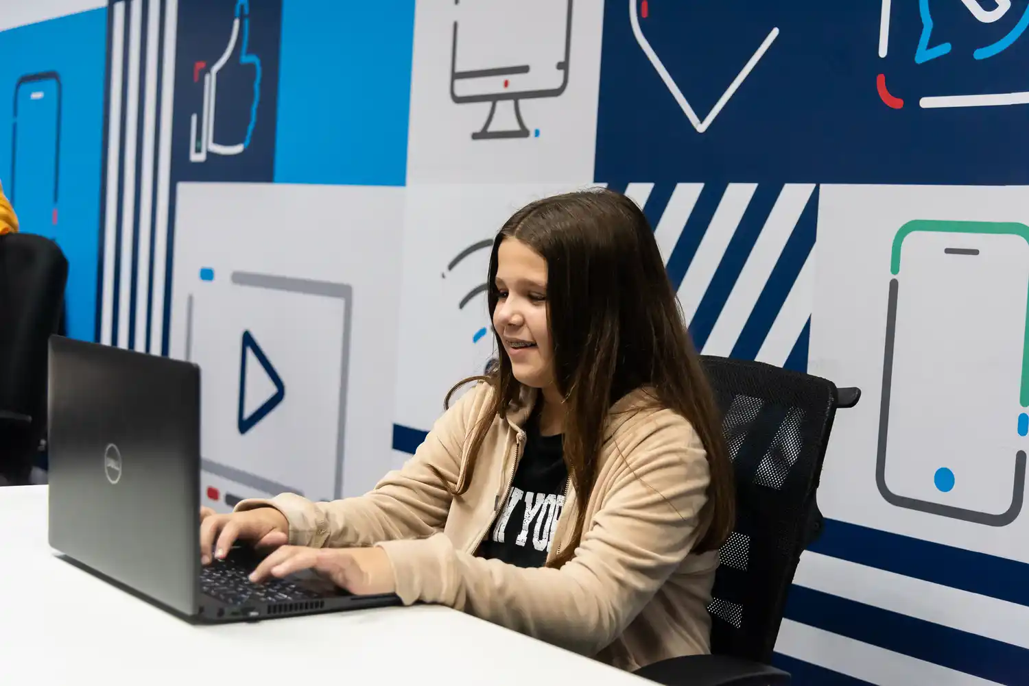 Abren inscripciones para que chicas de 13 a 17 años se capaciten en programación