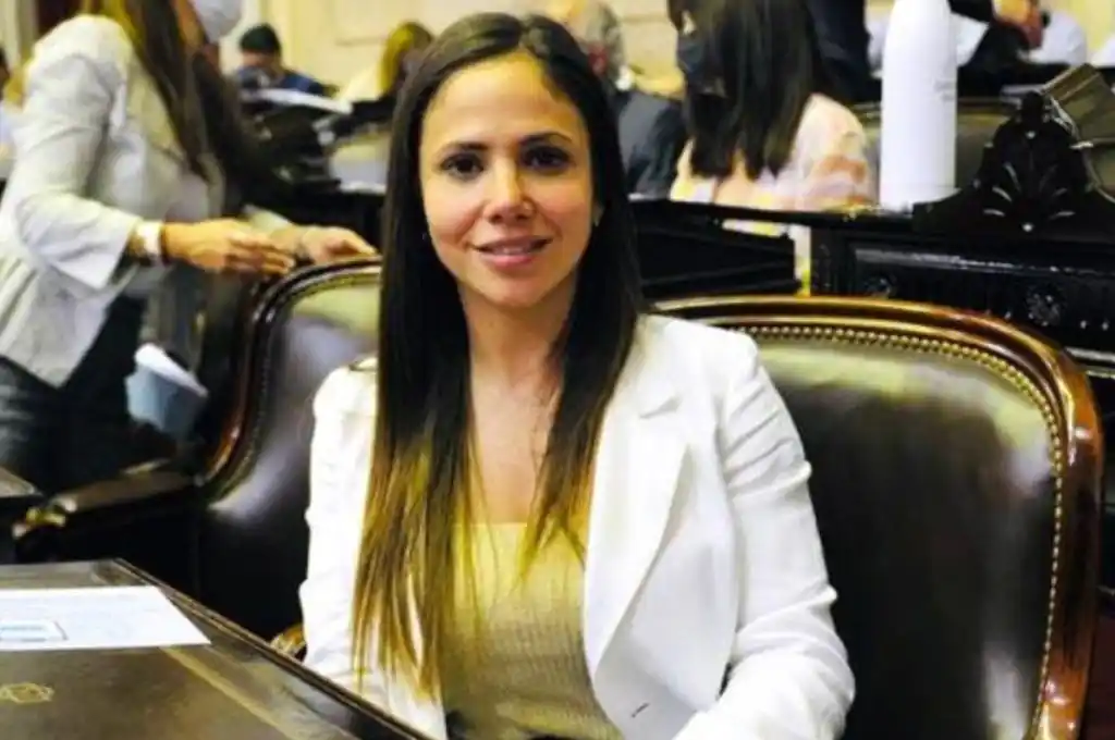 Nuevo escándalo para Romina Uhrig, de Gran Hermano: aseguran que antes de entrar a la casa trabajaba para el gobierno de Kicillof