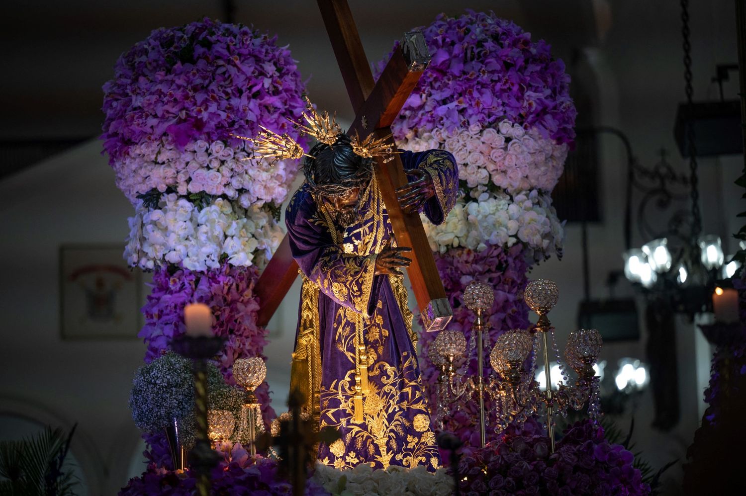 Maduro pide al NAZARENO “prosperidad, bienestar y protección de las familias venezolanas”