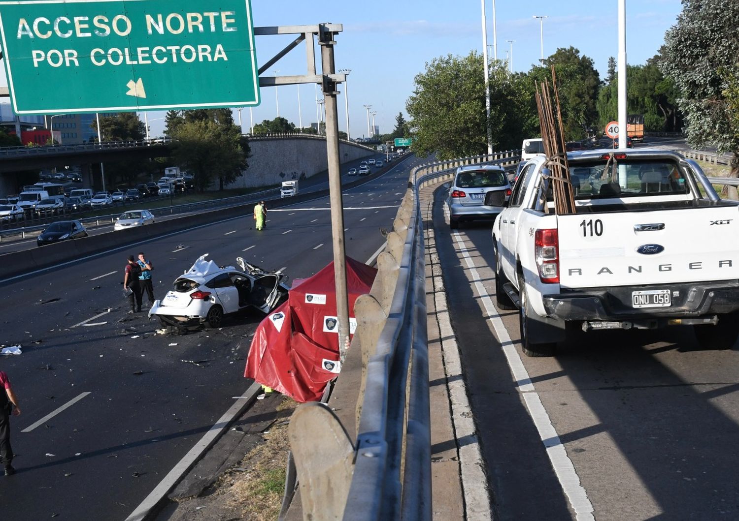 Un muerto al chocar un auto en la avenida General Paz, a la altura de Vicente López