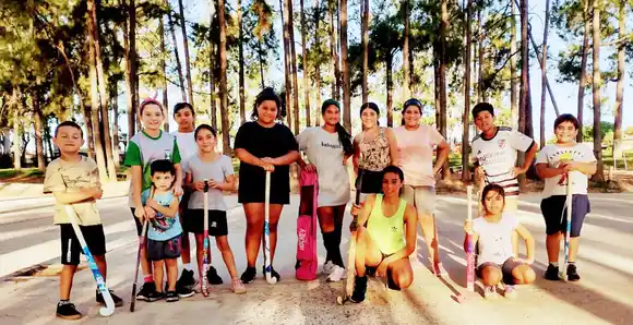 Clases gratuitas de hockey en el polideportivo Víctor Oppel