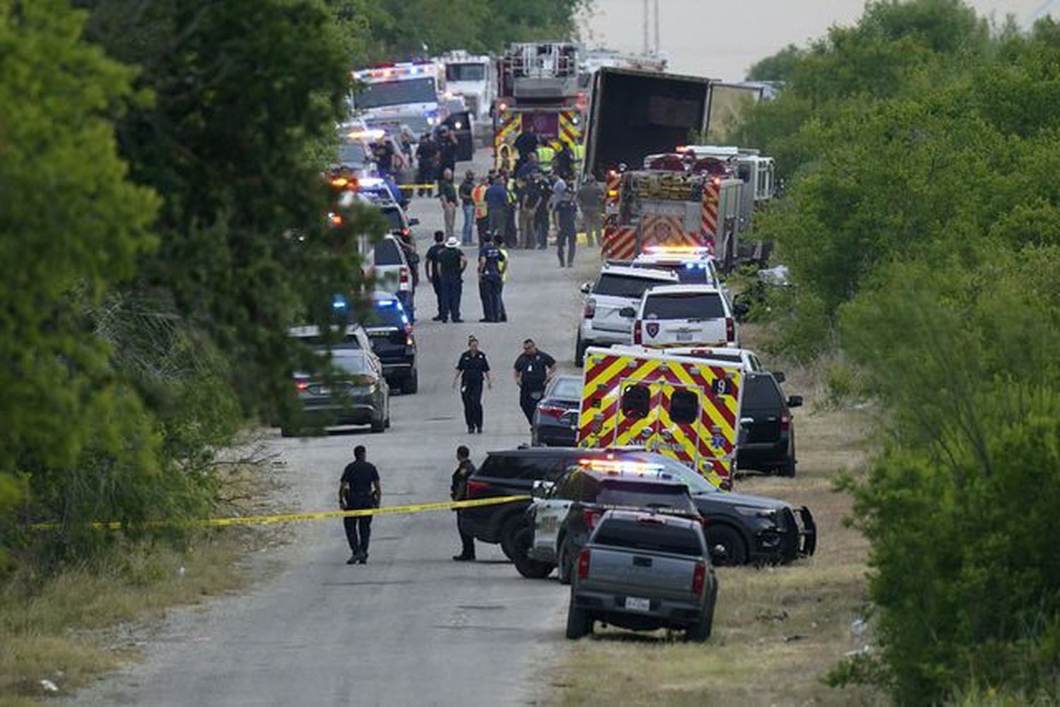 ¡HORRIBLE TRAGEDIA! Asciende a 50 los migrantes muertos hallados en un camión abandonado en Texas