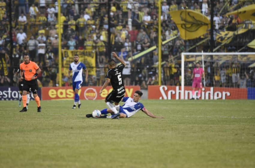 En un partido infartante, Alvarado cayó como visitante ante Almirante Brown