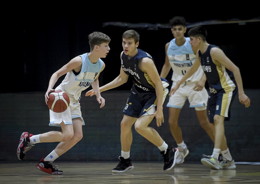 Argentina, con Dominé, terminó primero en el grupo