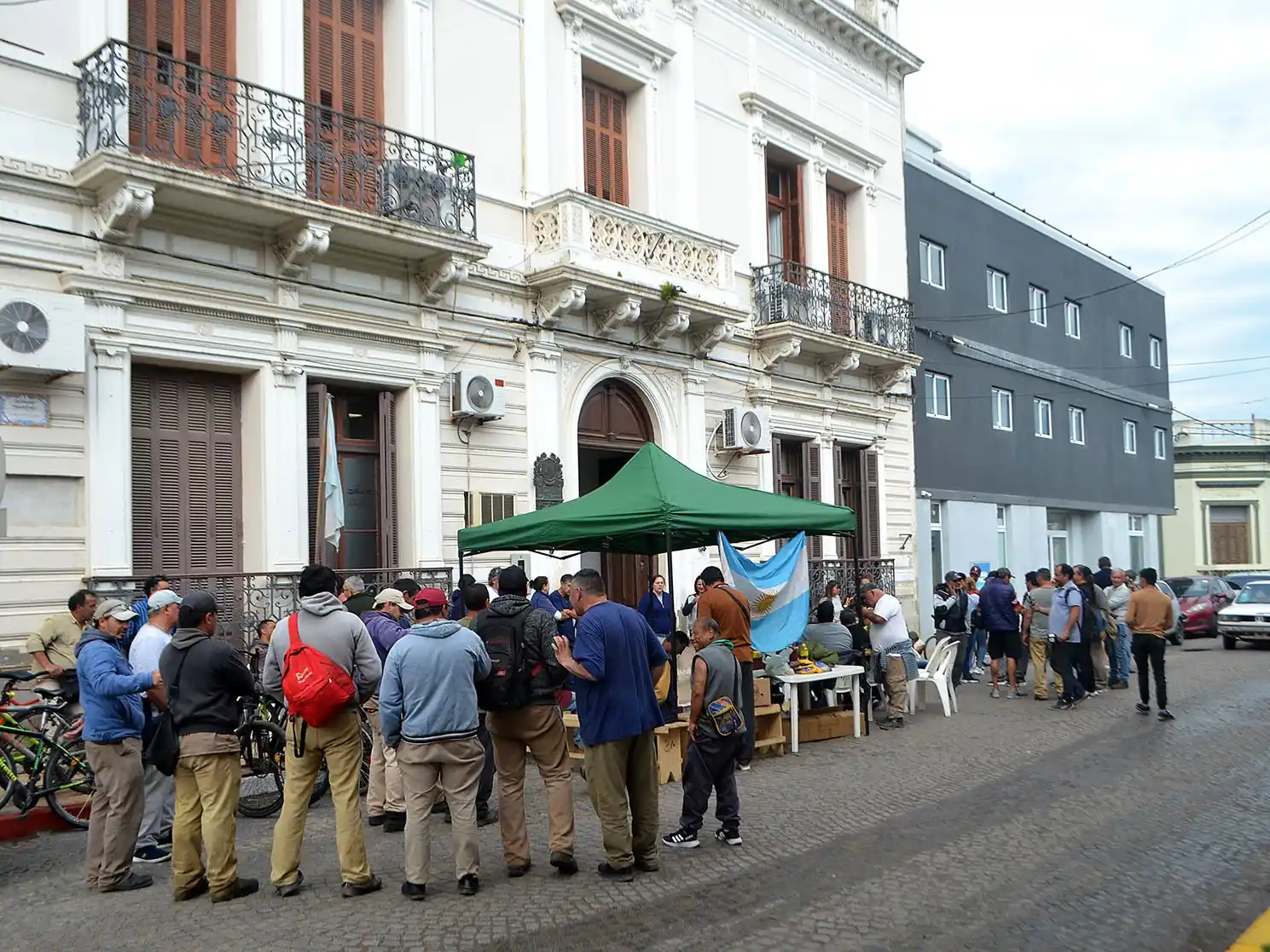 Empleados municipales reclaman un 35% de aumento salarial y el conflicto sigue sin acuerdo