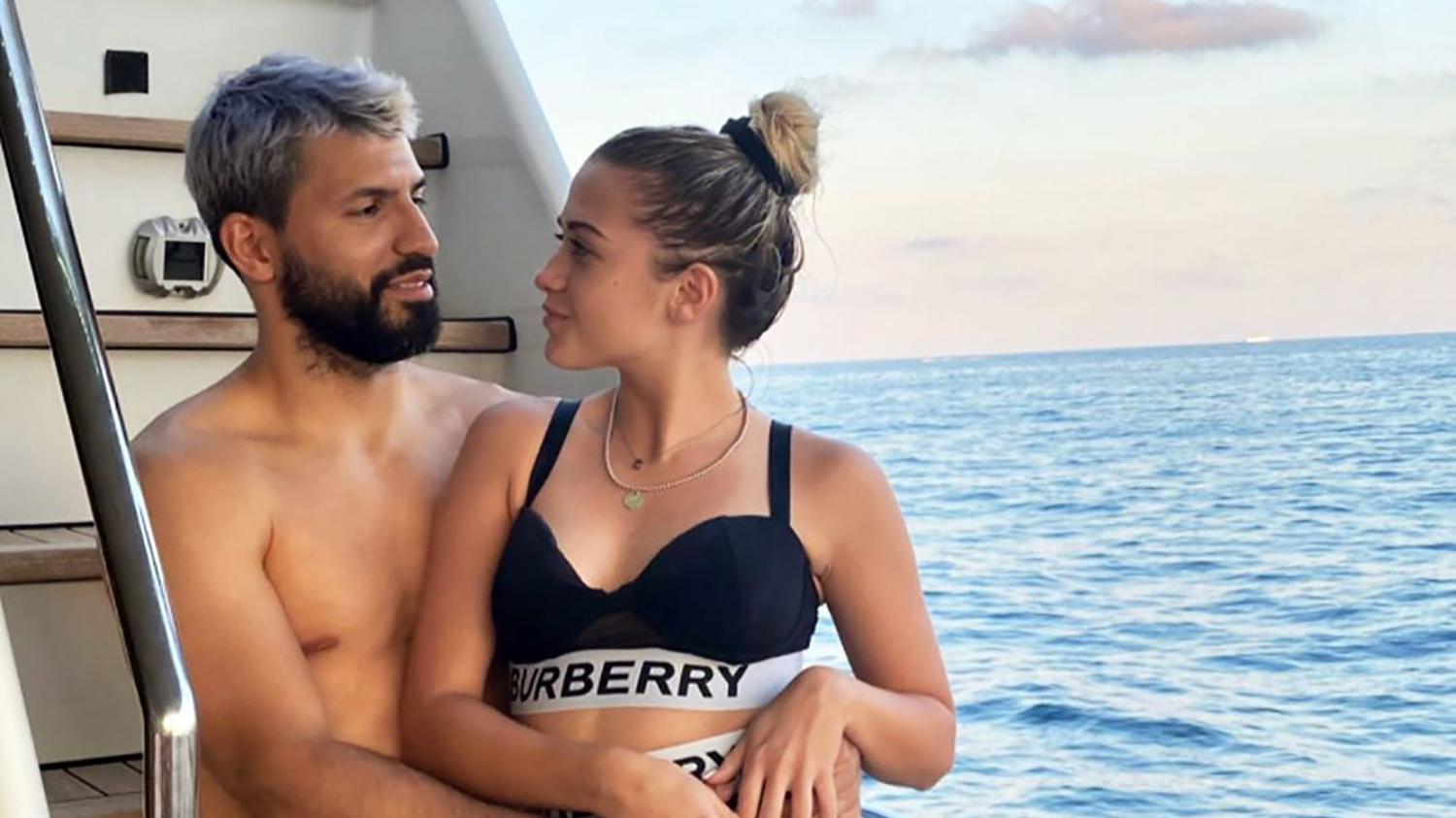 Sergio Agüero hizo una pausa para disfrutar con su novia